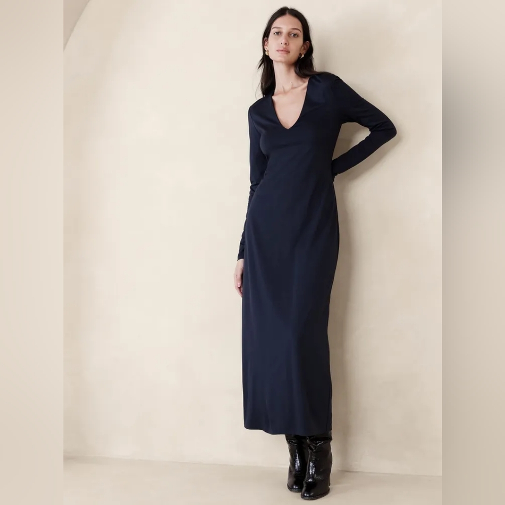 NWOT Navy maxi column jersey dress v neck size s